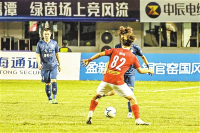 足球场与足, yid