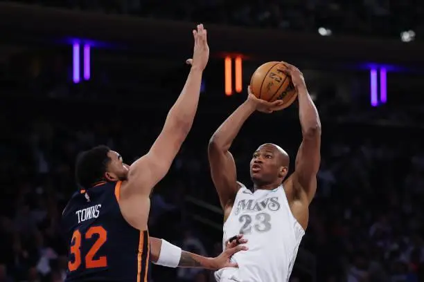 前独行侠内, 合同的球员